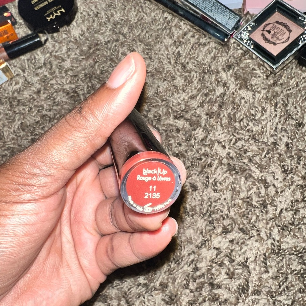 Lipstick - Picture 2 of 5
